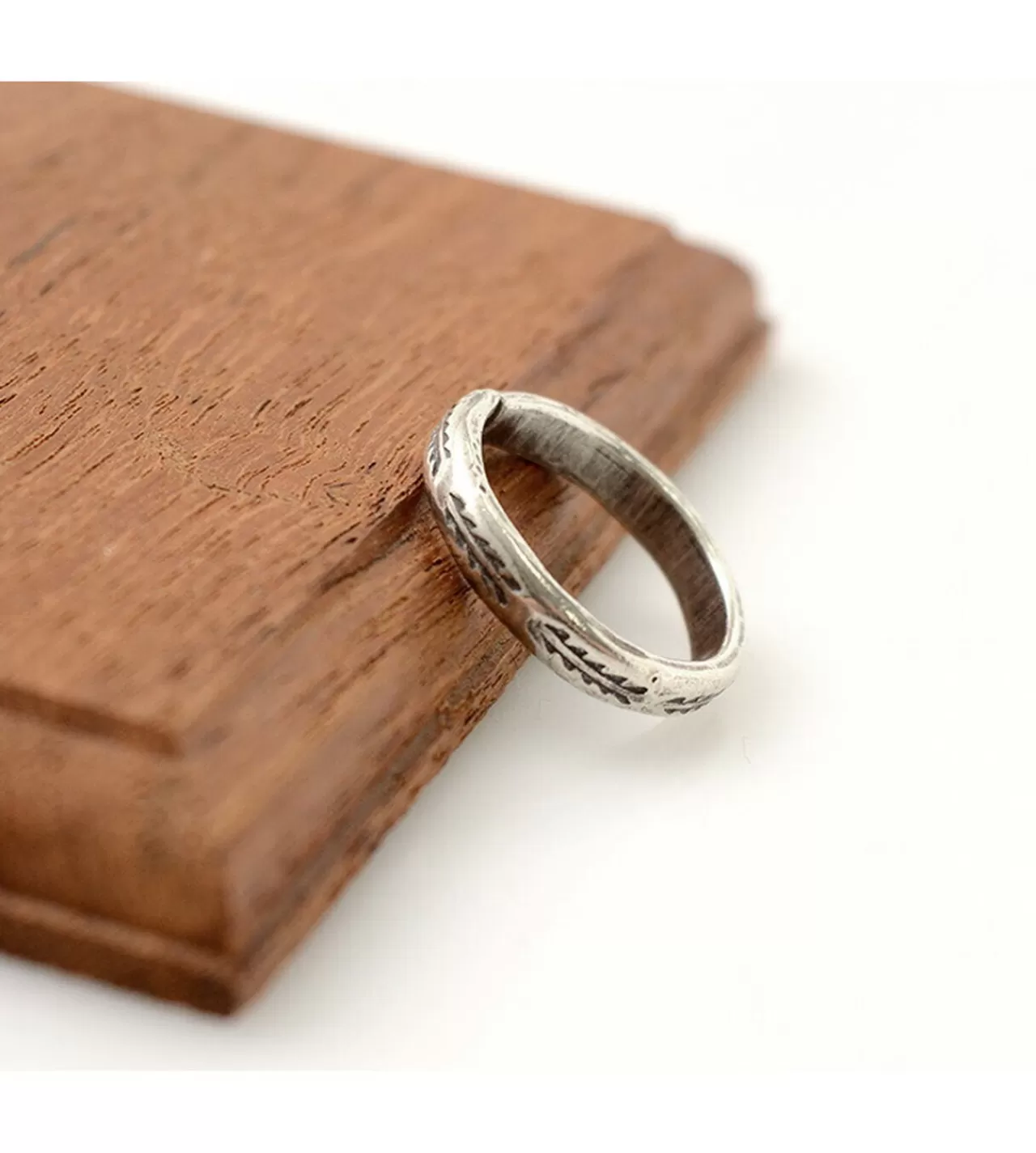 PHADUA Ring>Karen Ring/Long Leaf Silver